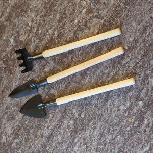 Free with purchase- mini Gardening tools NWT